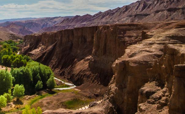新疆旅游9条大峡谷推荐：吐峪沟大峡谷