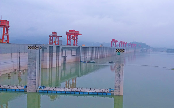 重庆出发三峡旅游：三峡大坝