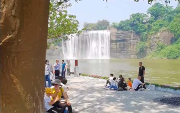 重庆周边避暑地推荐：北碚大磨滩湿地公园大磨滩瀑布
