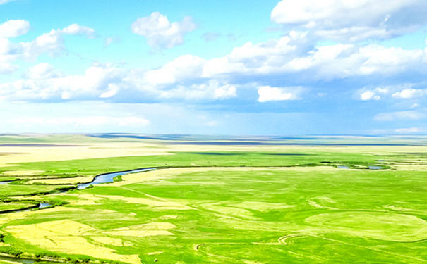 夏日避暑旅游景点推荐：呼伦贝尔大草原