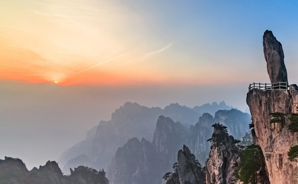 夏日黄山旅游避暑：夕阳落日