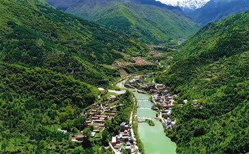 甘肃甘南旅游：官鹅沟