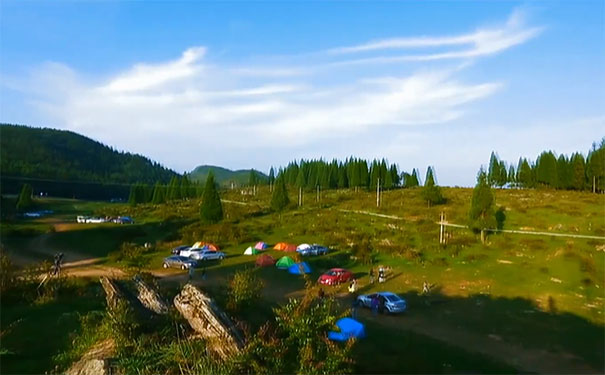 重庆周边旅游消夏露营地推荐：黄水千野草场露营