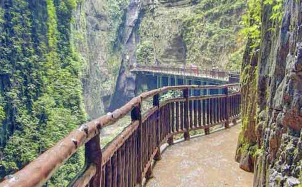 重庆旅游避暑地推荐：武陵山大裂谷栈道