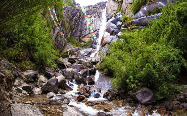 夏季西藏旅游消暑地：林芝卡定沟