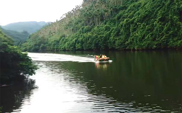 海南旅游：海口避暑推荐之万泉河漂流