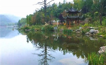 重庆到贵州避暑旅游：六盘水妥乐银杏村东盟湖