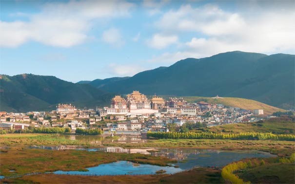 暑假云南旅游攻略：迪庆香格里拉松赞林寺