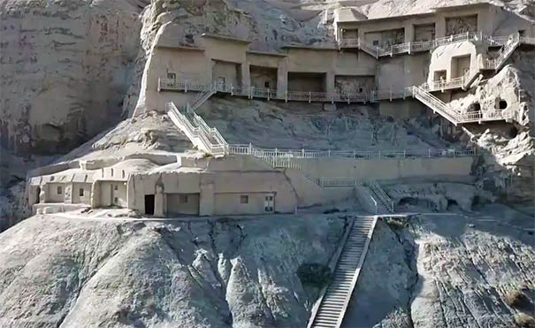 新疆旅游景点：拜城克孜尔千佛洞(石窟)