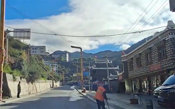 四姑娘山旅游：日隆镇