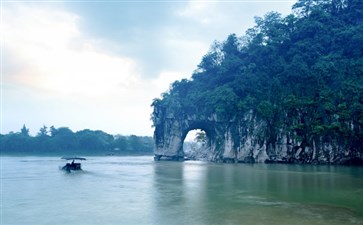 广西旅游：桂林象鼻山