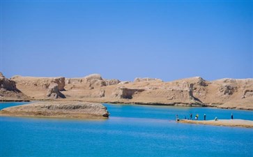 青海旅游专列：大柴旦水上雅丹地貌