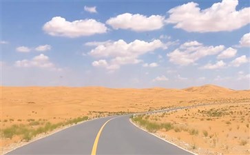 重庆自驾旅游：内蒙古腾格里沙漠公路