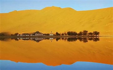 重庆自驾旅游：内蒙古巴丹吉林沙漠庙海子与古庙