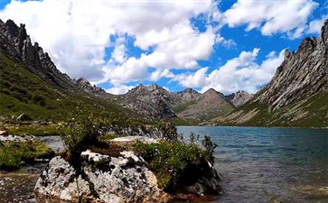 重庆自驾游：川西阿坝莲宝叶则石头山景区