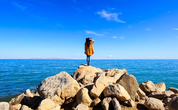 青海湖旅游：青海湖畔