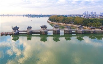 广东潮州古城广济桥