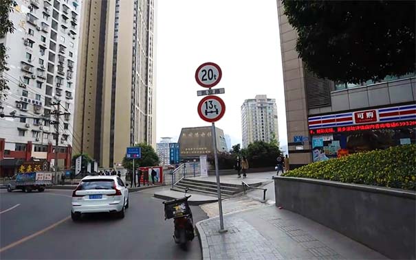 重庆旅游景点：凯旋路电梯北站（上站）