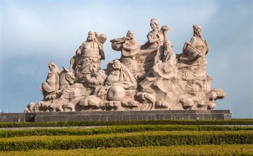 重庆夕阳红旅游：山东蓬莱八仙过海雕像广场