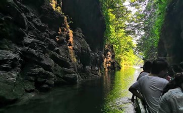 重庆金刀峡旅游：金刀峡中段游船