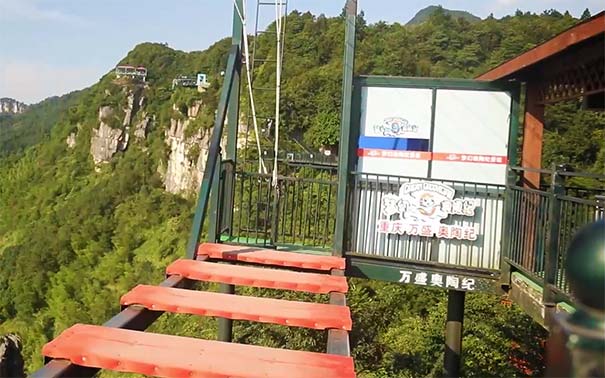 重庆旅游：梦幻奥陶纪主题公园极限飞跃与步步惊心