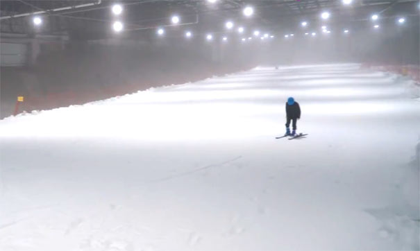 重庆旅游：梦幻奥陶纪主题公园室内滑雪场