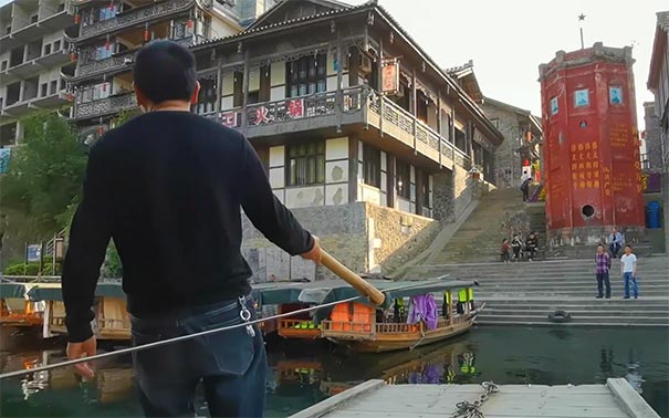 重庆旅游景点：秀山洪安边城拉拉渡