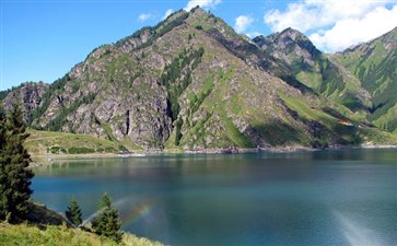 西北旅游专列：新疆天山天池