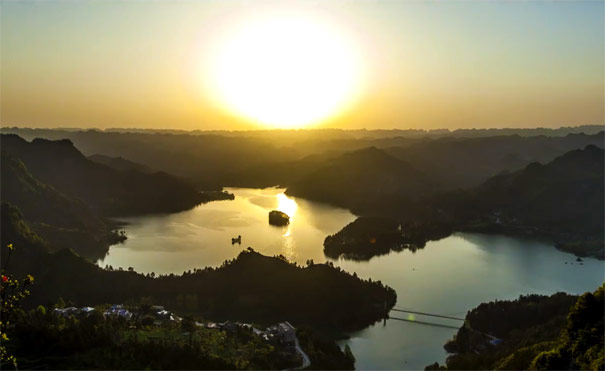 重庆旅游：渝东南避暑黔江小南海落日