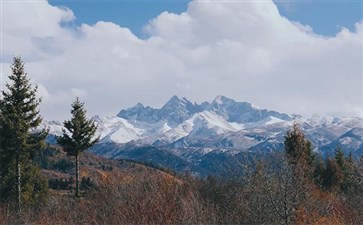 九寨沟后花园中查沟雪山-重庆旅行社