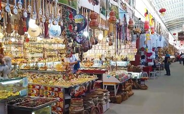 新疆旅游专列：喀什大巴扎