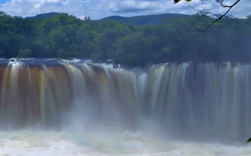 东北旅游：黑龙江镜泊湖吊水楼瀑布