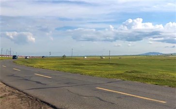 内蒙古旅游：呼伦贝尔草原中俄边防公路