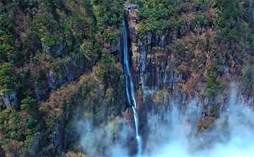 四川眉山瓦屋山景区瀑布