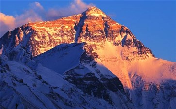 西藏绒布寺赏珠穆朗玛峰日照金山