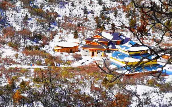 雪中黄龙寺