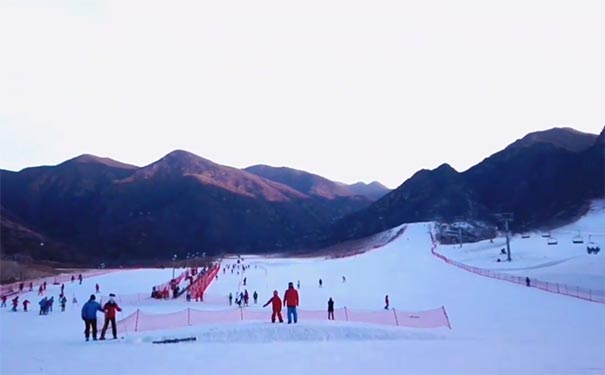 冬季北京旅游：八达岭滑雪场