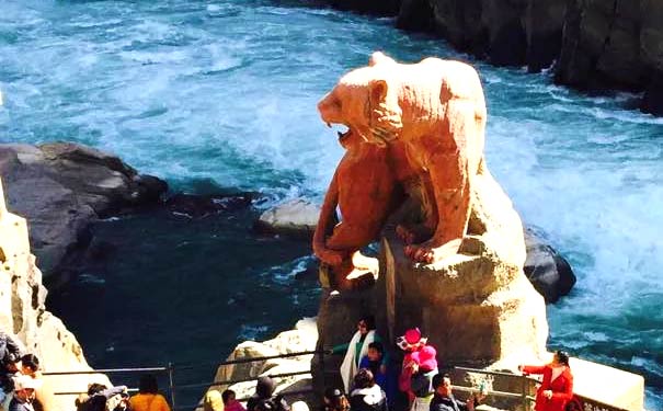 冬季香格里拉旅游：虎跳峡