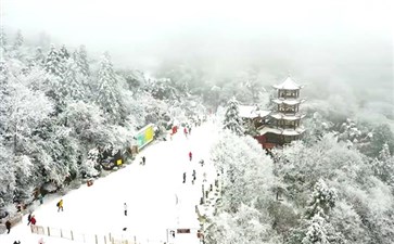 华蓥山雪景