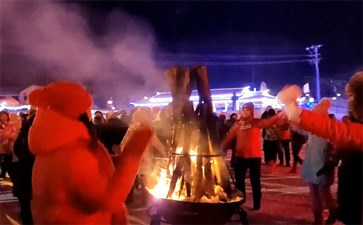 中国雪乡雪地篝火晚会