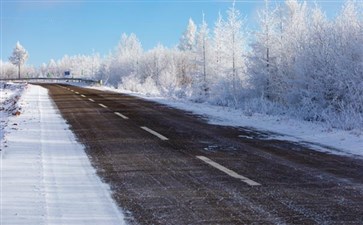 亚布力与雪乡间的亚雪公路雪景