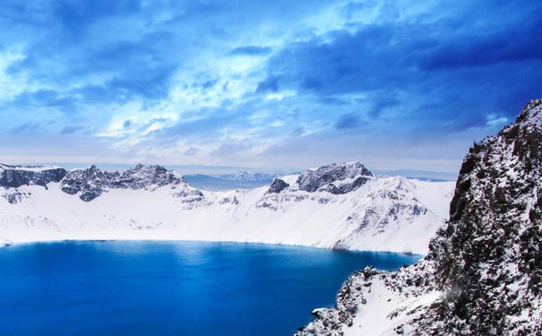 冬季吉林旅游：雪中长白山天池