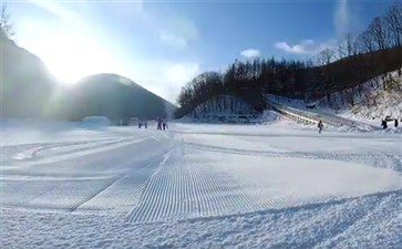 三峡旅游：神农架中和国际滑雪场