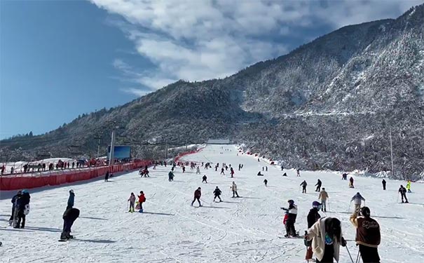 国家级滑雪旅游度假地：四川西岭雪山