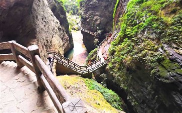 武隆龙水峡地缝景区