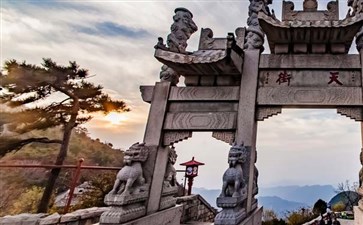 重庆夕阳游：山东泰山