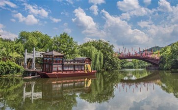 夕阳红旅游专列：浙江横店清明上河图