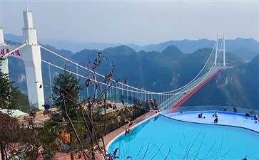 重庆自驾旅游：湖南矮寨奇观景区矮寨大桥观景台