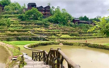 重庆自驾旅游：湖南矮寨奇观景区吉斗苗寨