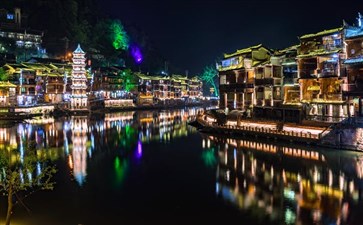 湖南旅游：凤凰古城夜景